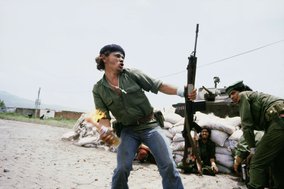 Susan Meiselas, Sandinistas at the walls of the Estelí National Guard headquarters. Estelí, Nicaragua, 1979