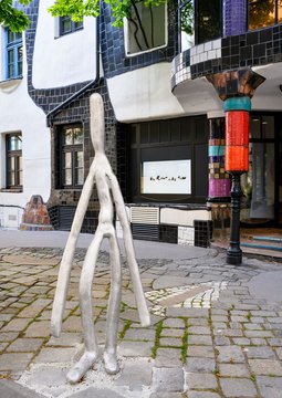 Closed, Barbara Kapusta, 5 (Moving), 2023