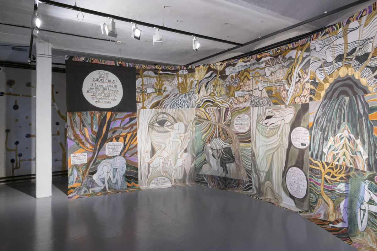 Ansicht der Ausstellung, Malerei auf Stoff